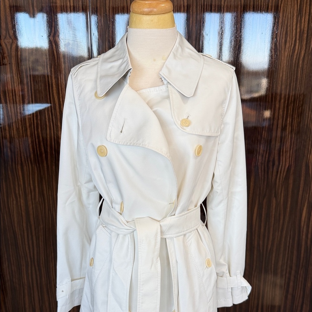 Women's Classic White Trench Coat - Picture 2 of 8